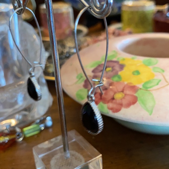 VINTAGE Black Crystal Silver Drop Earrings - Picture 6 of 8